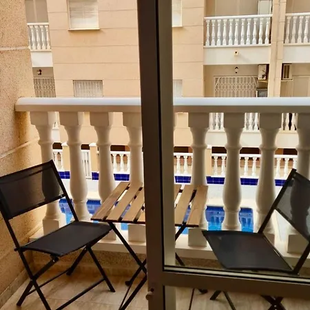 Comfortable With 2 Bedrooms And Pool Appartamento