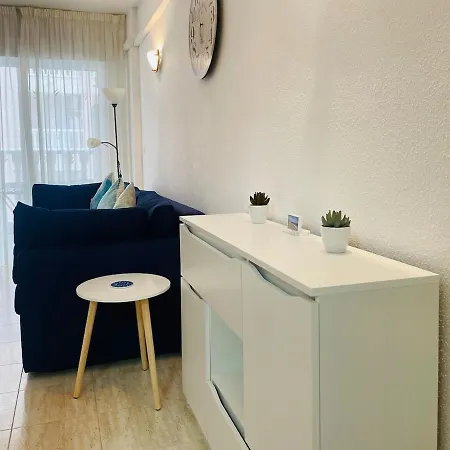 Comfortable With 2 Bedrooms And Pool Appartamento